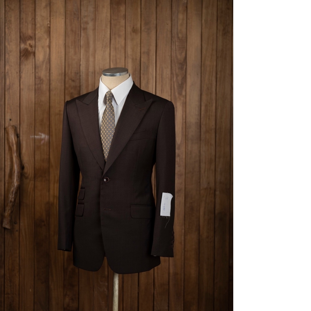義式美學的兩種靈魂:Zegna 頂級藍 vs. Drago 鑑賞棕