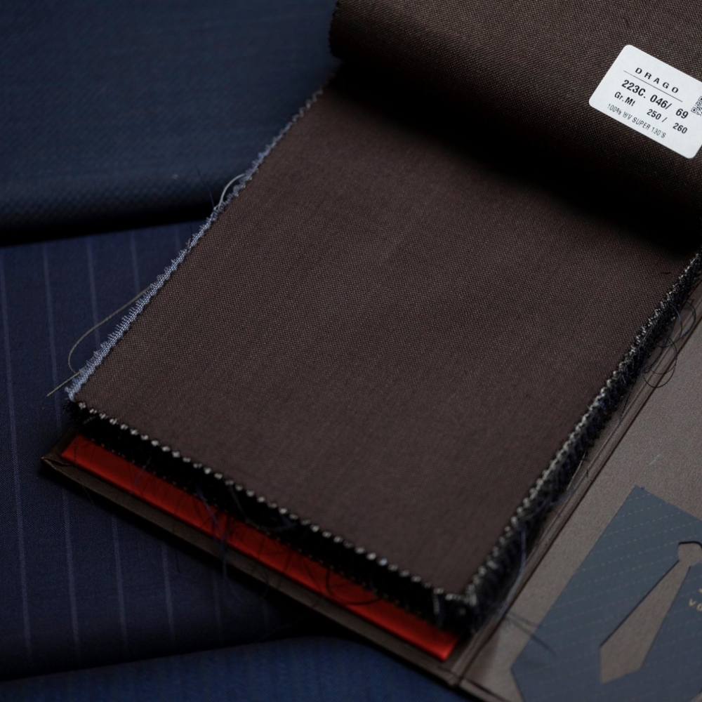 義式美學的兩種靈魂:Zegna 頂級藍 vs. Drago 鑑賞棕