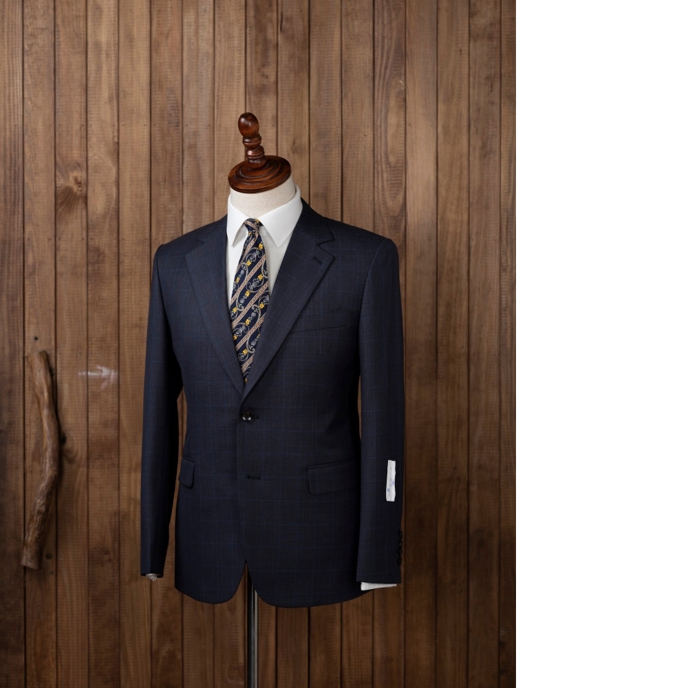英倫品味對決:Huddersfield 經典格紋 vs. Scabal 清新條紋,您怎麼選?
