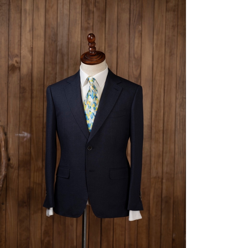 英倫基石 vs. 義式品味:H&S 藍色西裝與 Zegna 咖啡格紋