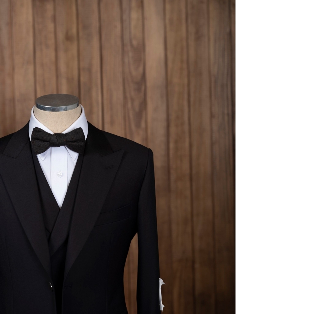 一場婚禮的兩種完美 Zegna：新郎的莊重(黑)與手足的優雅(灰)