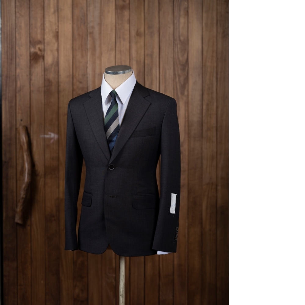 一場婚禮的兩種完美 Zegna:新郎的莊重(黑)與手足的優雅(灰)