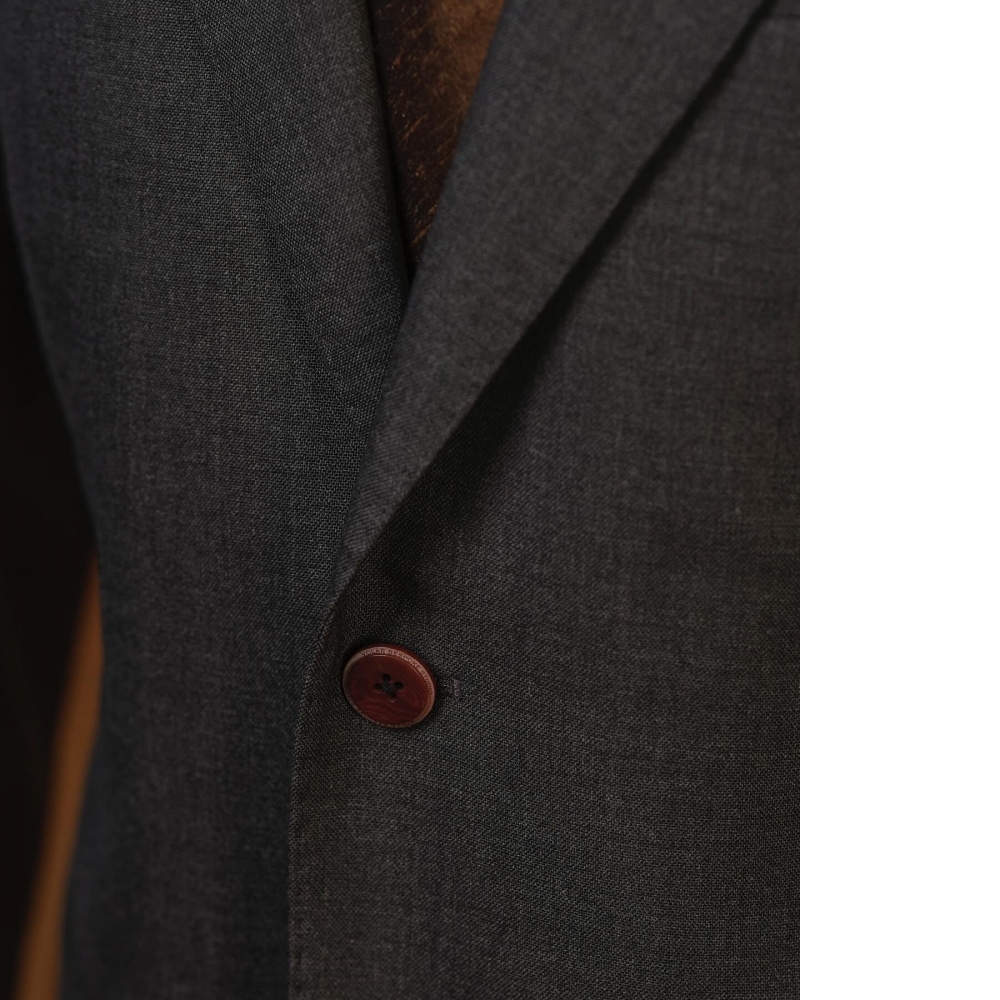縱橫香港金融圈:Zegna 義式光澤與 H&S 英倫平穩的完美佈局