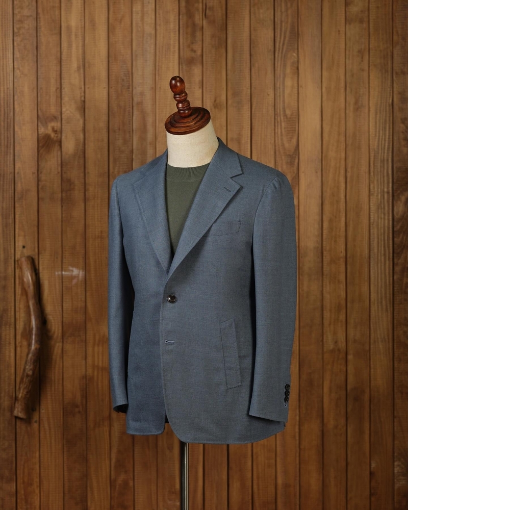 終極的輕鬆感:Loro Piana 純羊絨西裝,體驗「無結構」的頂級舒適