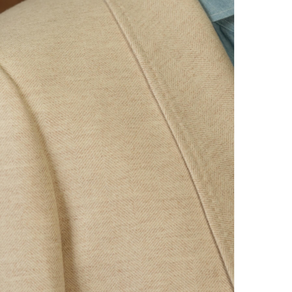 禮服與日常的完美越界：VBC 燕麥色絲瓜領的Sartorial魅力
