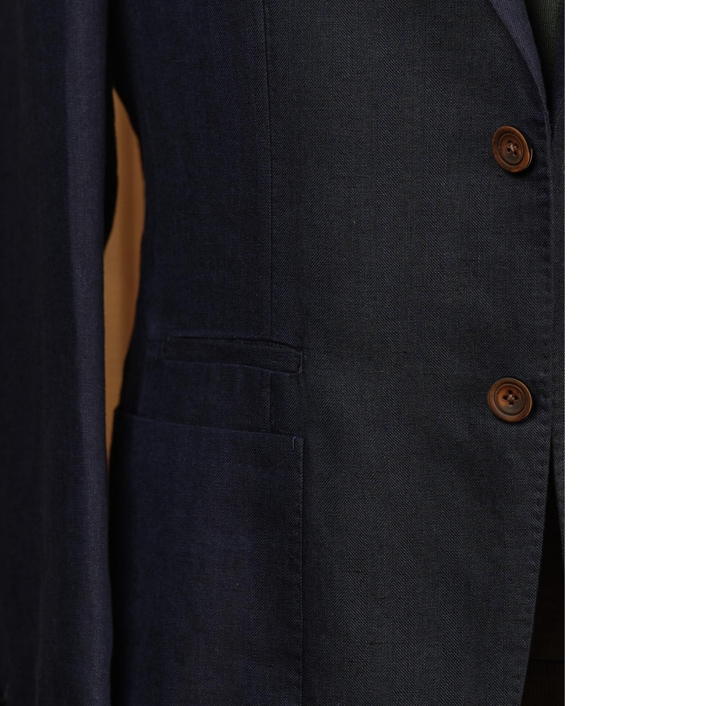 頂級的輕鬆感:Zegna 亞麻蠶絲藍色西裝,捨棄僵硬、回歸專業的「無結構」美學