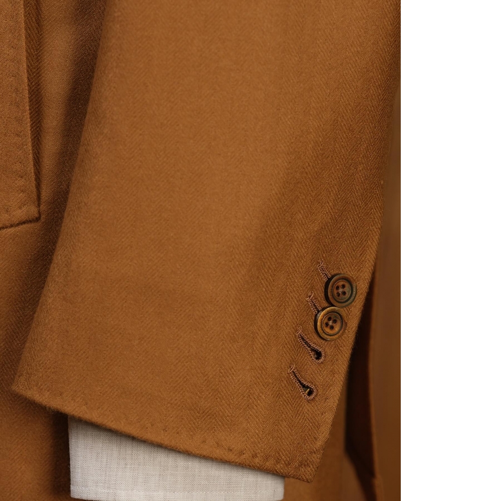 終極的奢華與舒適:Loro Piana Vicuña「無結構」西裝,纖維之神的純粹展現