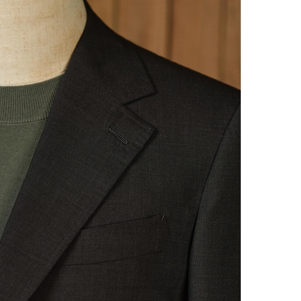 150s的「零重力」體驗:Scabal 210g 頂級灰色西裝的優點與代價