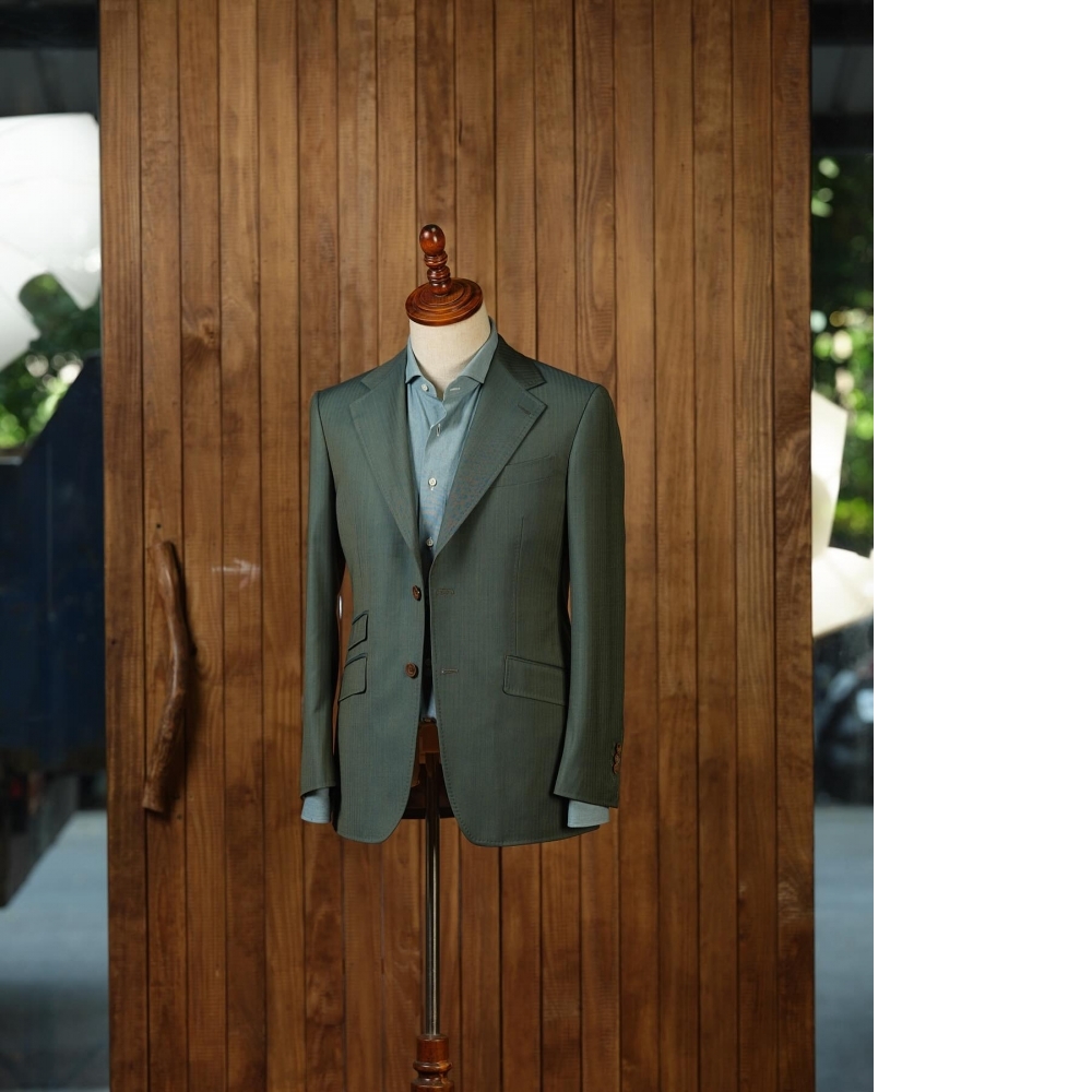 獻給鑑賞家的魔法：Loro Piana「太陽神」系列的變色綠西裝
