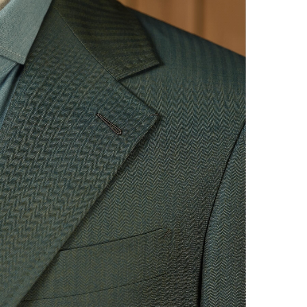 獻給鑑賞家的魔法：Loro Piana「太陽神」系列的變色綠西裝