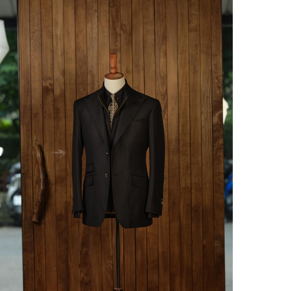 越是黑色，越見真章：Loro Piana 150's 黑色西裝