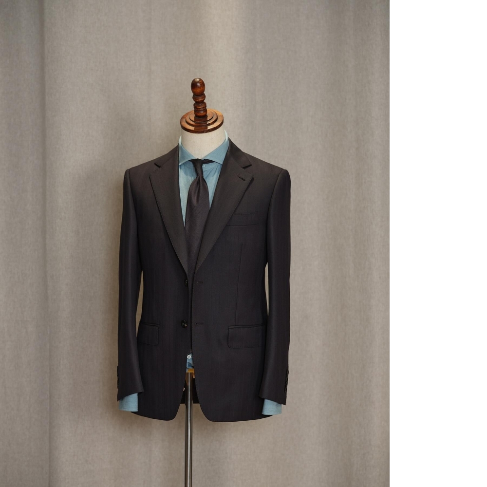 藏於細節的奢華：Scabal 頂級條紋西裝的低調宣言
