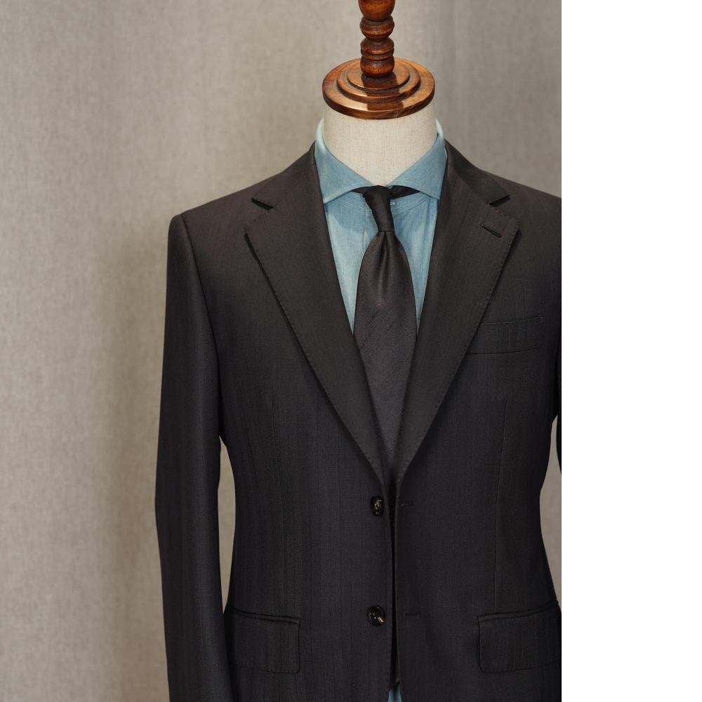 藏於細節的奢華：Scabal 頂級條紋西裝的低調宣言