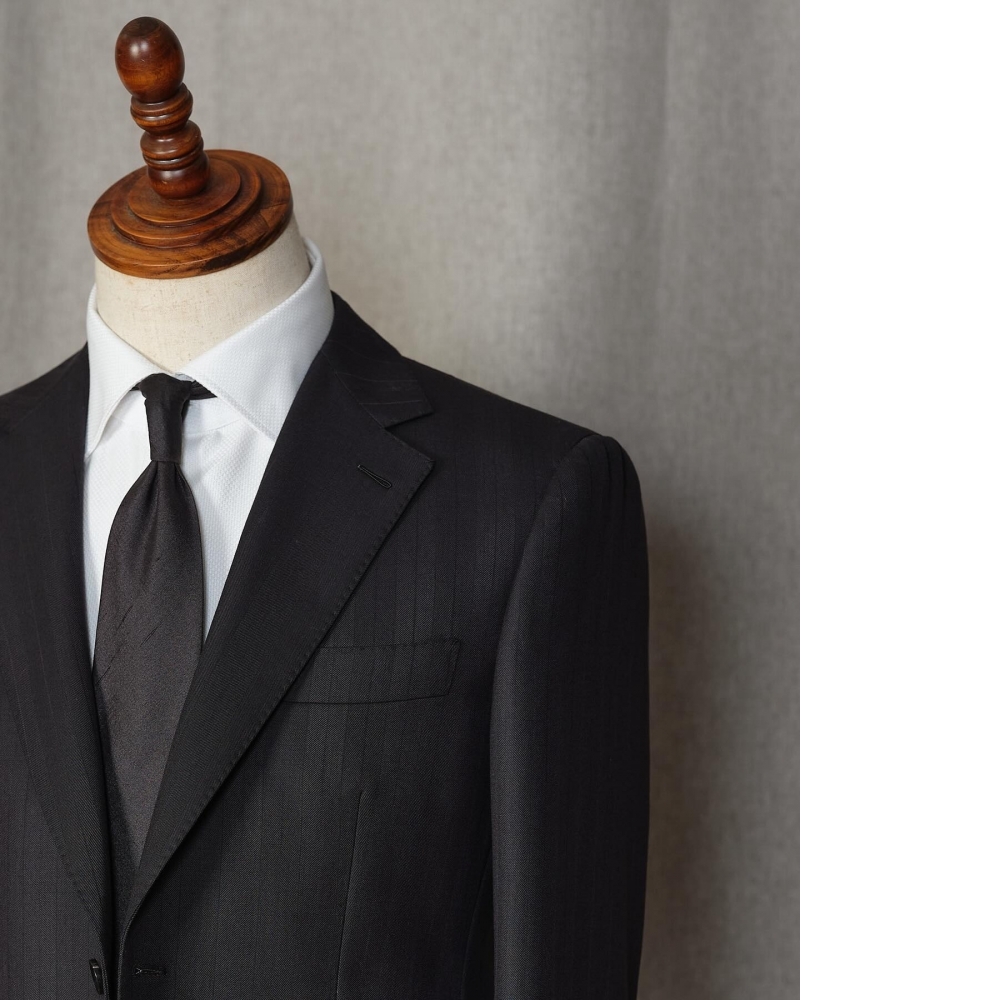 藏於細節的奢華：Scabal 頂級條紋西裝的低調宣言