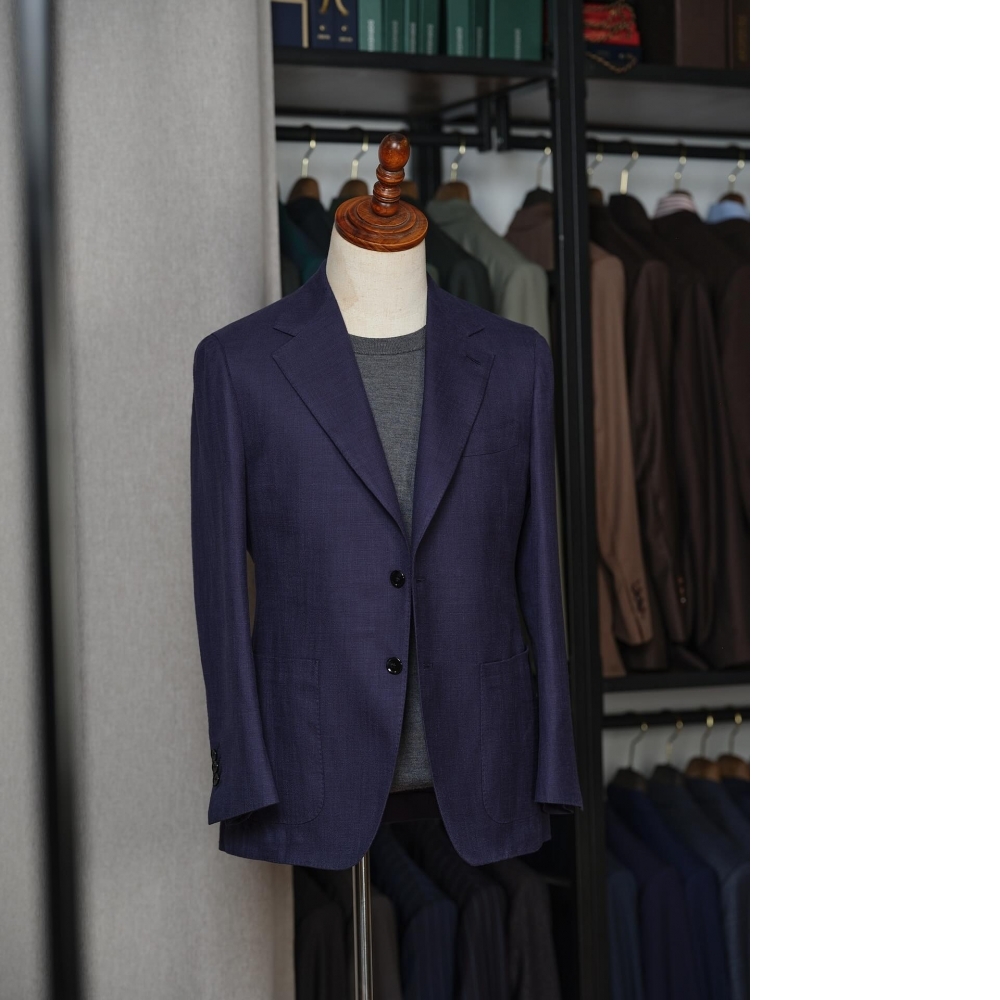 專業人士的穿搭新解:Loro Piana Mare 藍色西裝,為法務精英打造的「無結構」體面