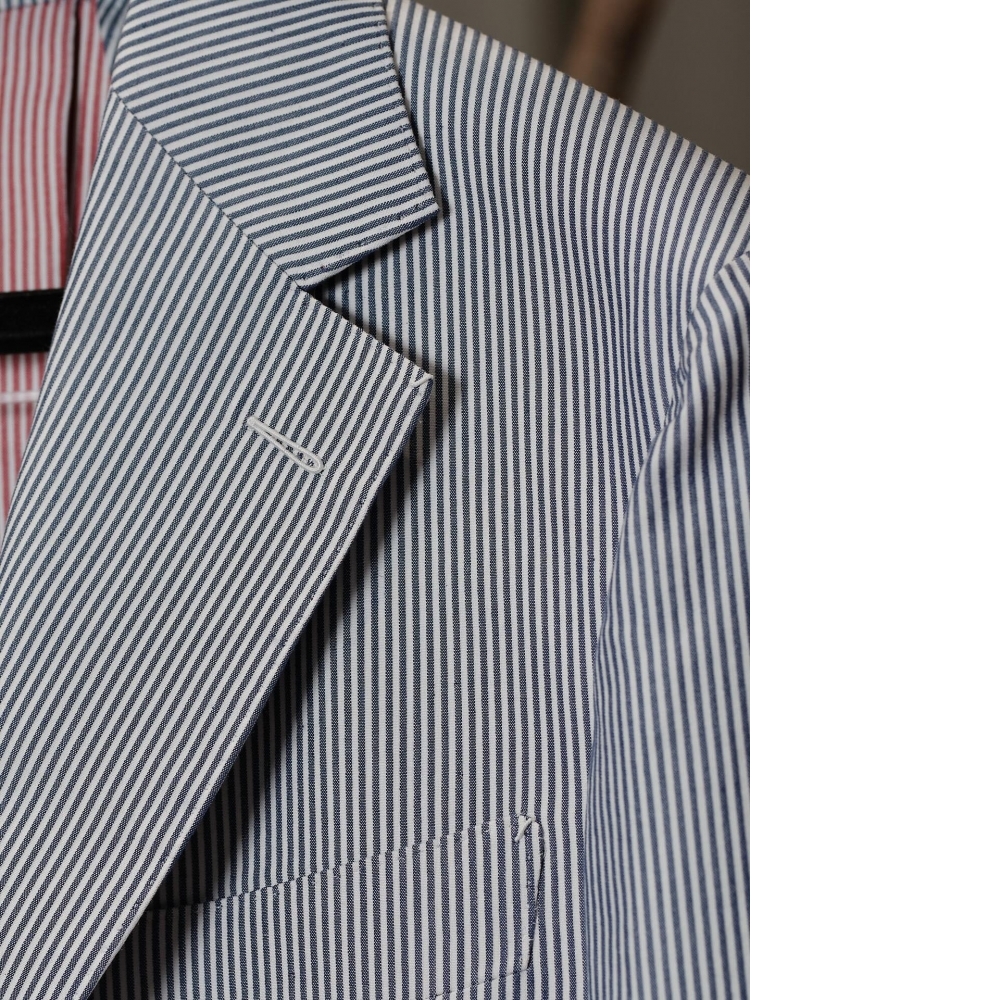 品味的跨界之選：當 Zegna 遇上她，條紋泡泡紗演繹的完美夏日套裝