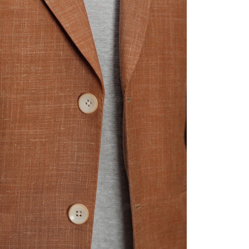 打破色彩疆界 Loro Piana  Summertime  橘色西裝，體面與品味的自信展現
