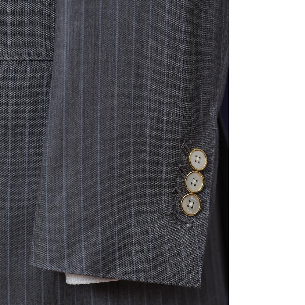 權力與璀璨的終極結合:Scabal 鑽石粉末條紋三件式