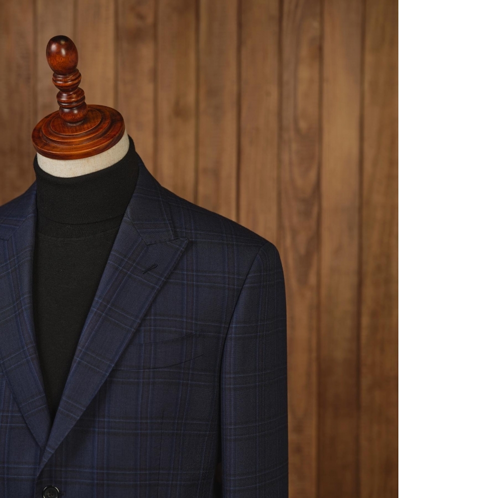 藍色的兩種頂級詮釋：Dormeuil 的純粹 vs. Scabal 的不凡