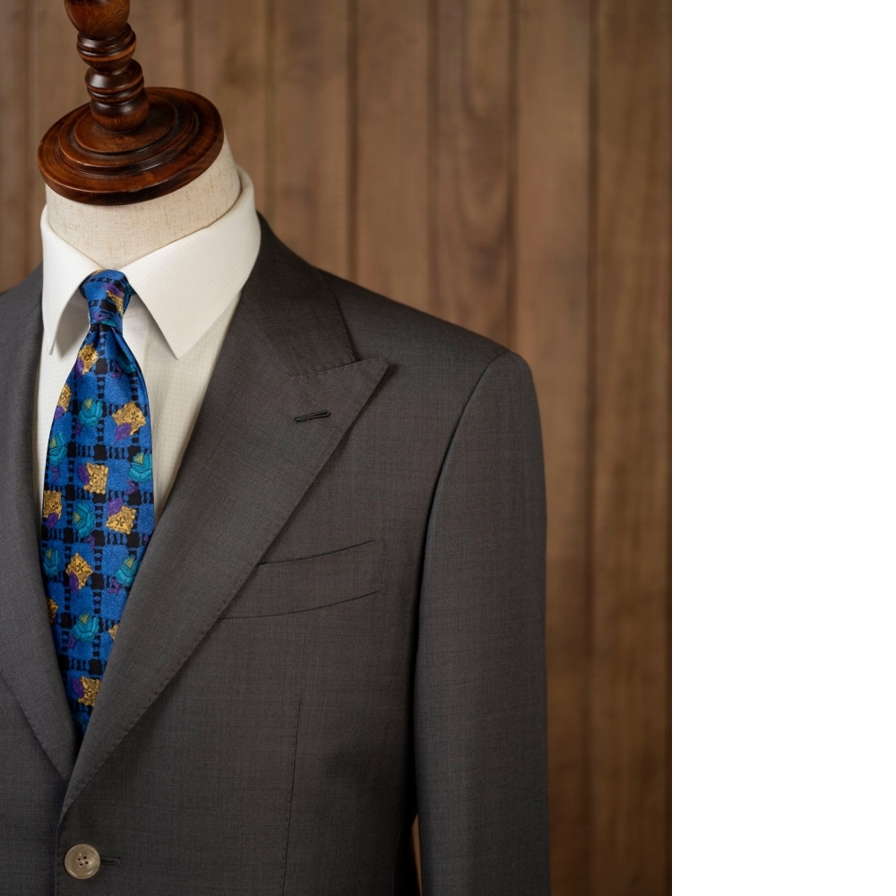 為何淺灰與深藍是最佳選擇?Zegna 頂級西裝的完美詮釋
