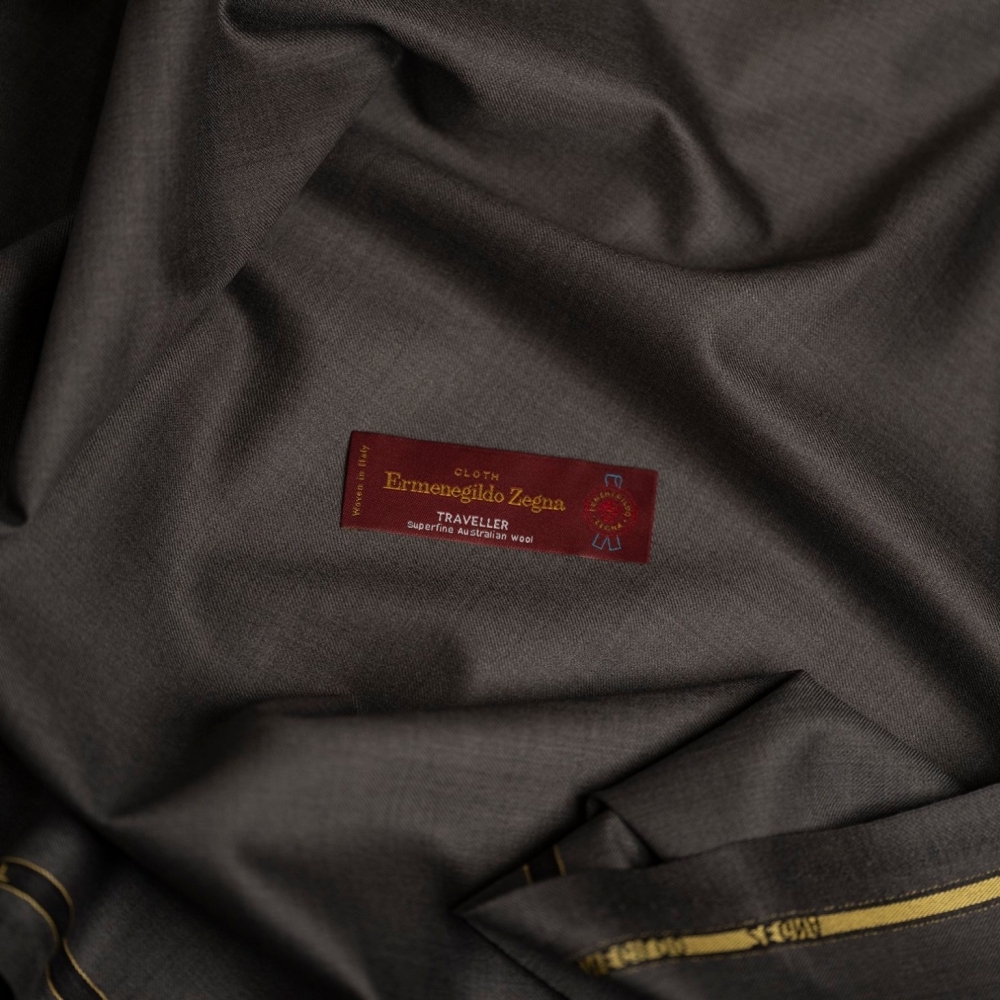 為何淺灰與深藍是最佳選擇?Zegna 頂級西裝的完美詮釋
