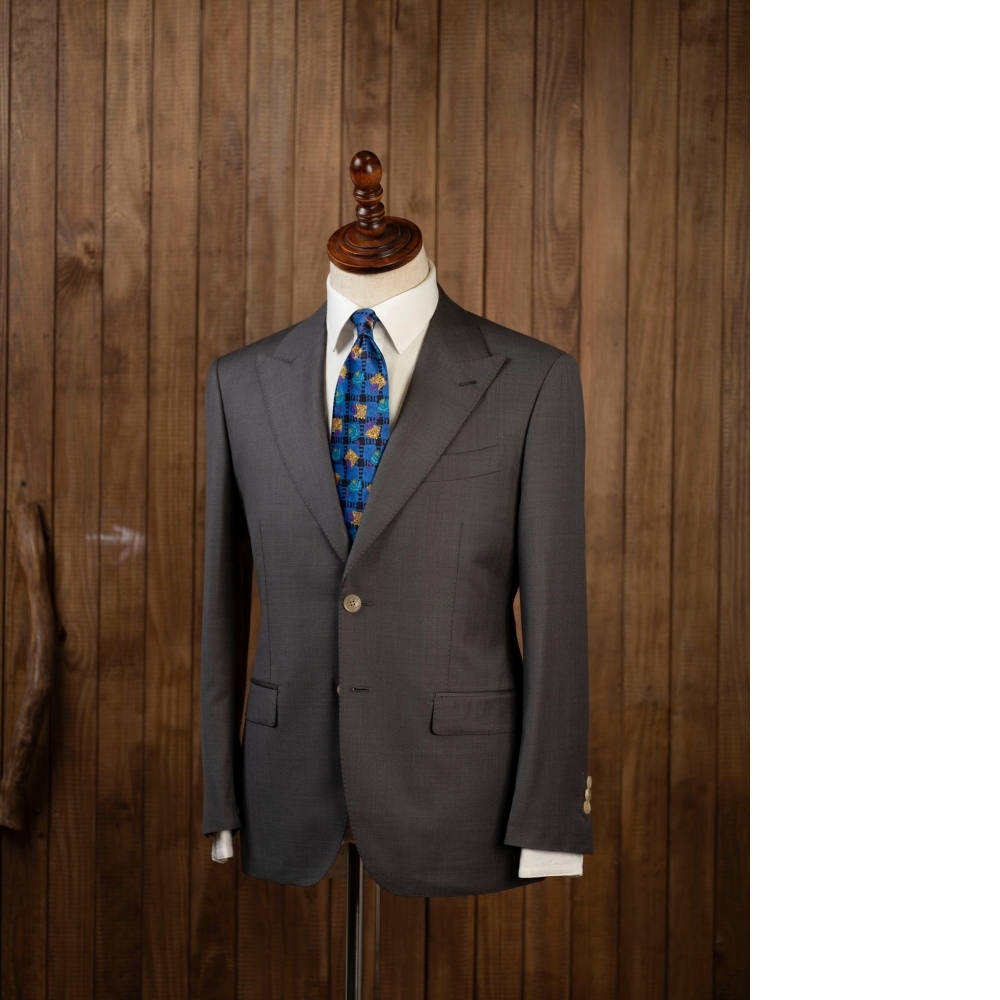 為何淺灰與深藍是最佳選擇?Zegna 頂級西裝的完美詮釋