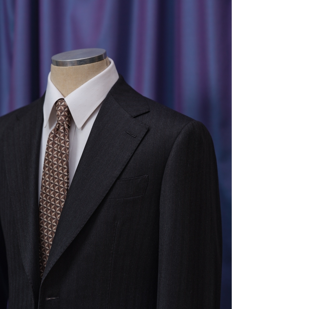 Scabal 羊毛、羊絨與 Vicuna 終極三重奏 | 金融菁英專屬條紋西裝