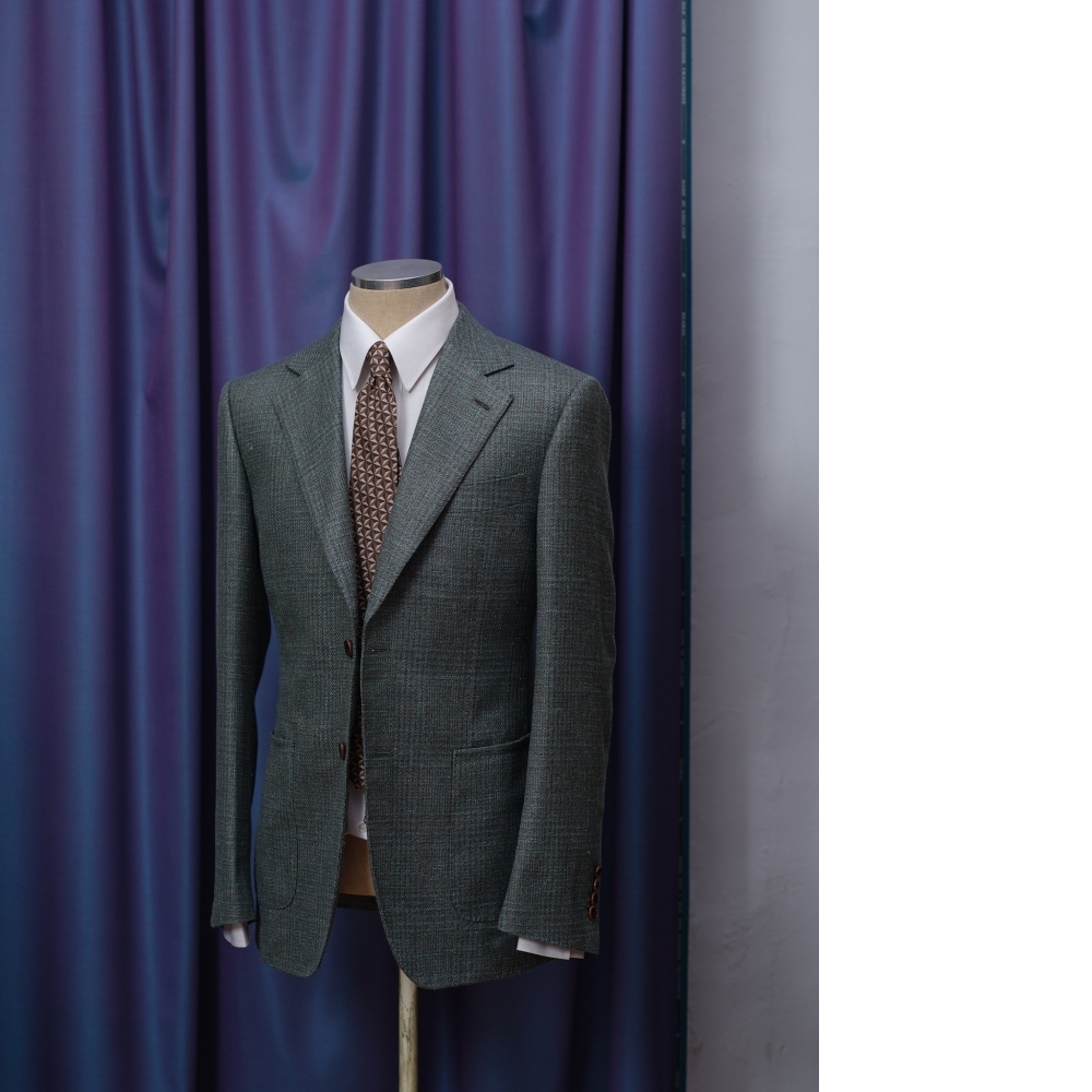 Loro Piana 灰綠色細格紋西裝 | 沉穩與奢華的極致平衡
