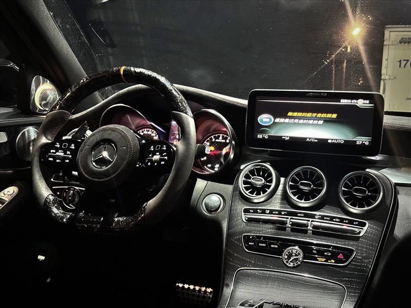 BENZ C300 2016年 白色系 2.0渦輪房車