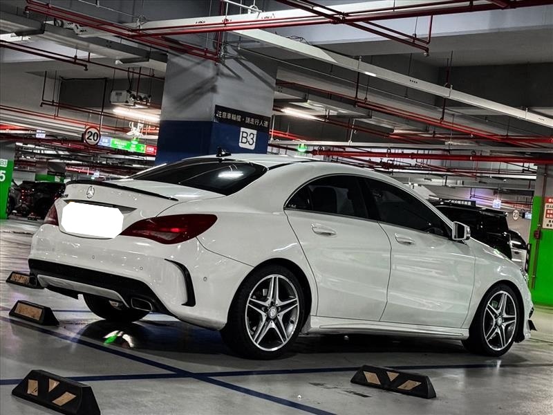 BENZ CLA250 2013年 白色系 2.0渦輪跑格房車