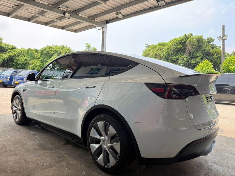 2024 Tesla Model Y RWD 後輪驅動