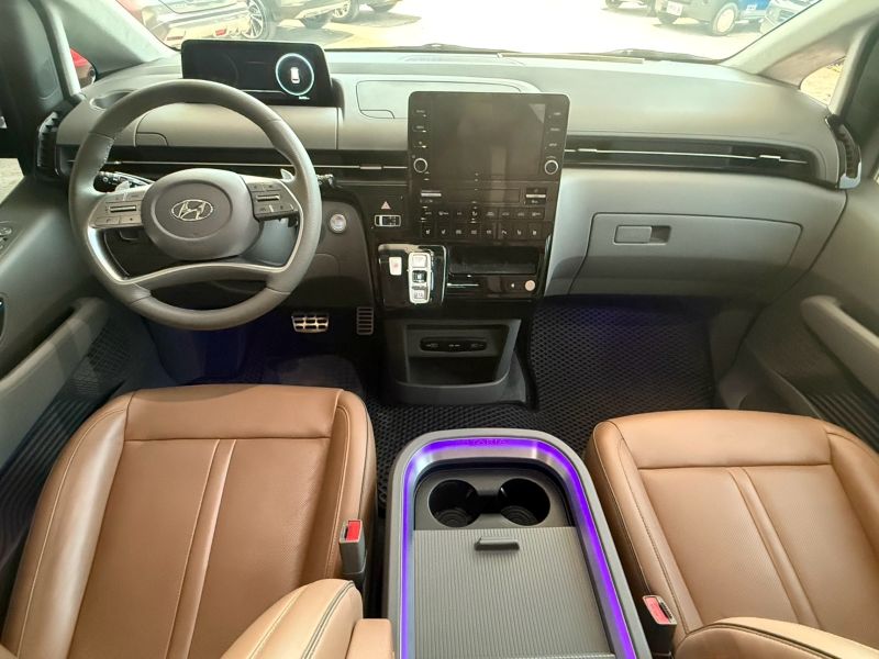 2022 HYUNDAI STARIA 2.2 柴油 7人座