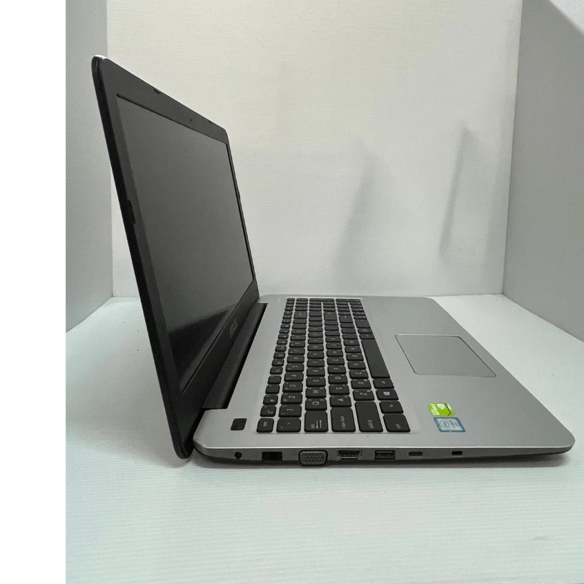 79●ASUS 華碩 A556U i5-6200U 15.6吋 可視訊 遊戲 獨顯 二手 筆電