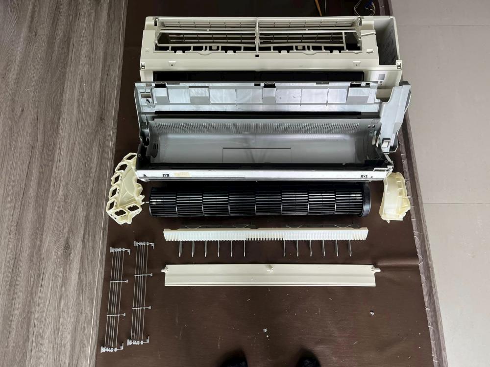 兩台大金分離式冷氣拆洗