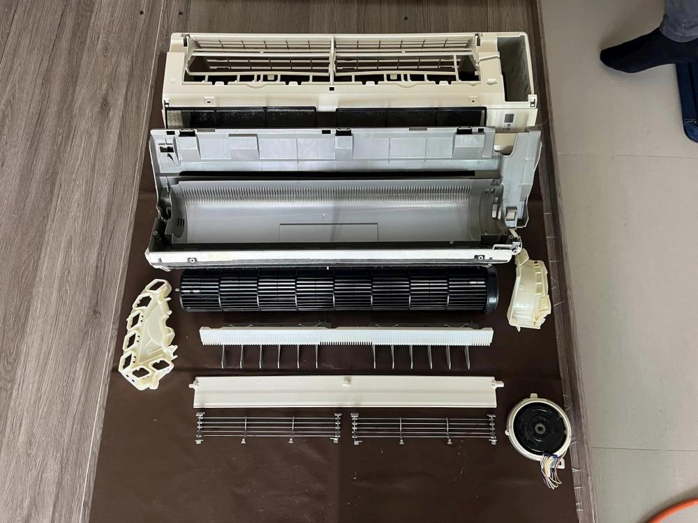 兩台大金分離式冷氣拆洗