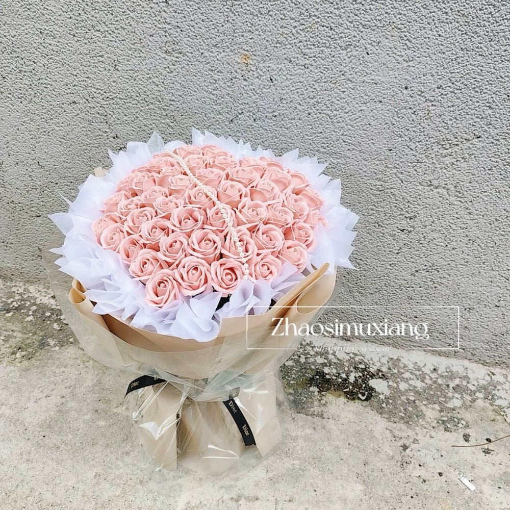 噴錢心型花束
