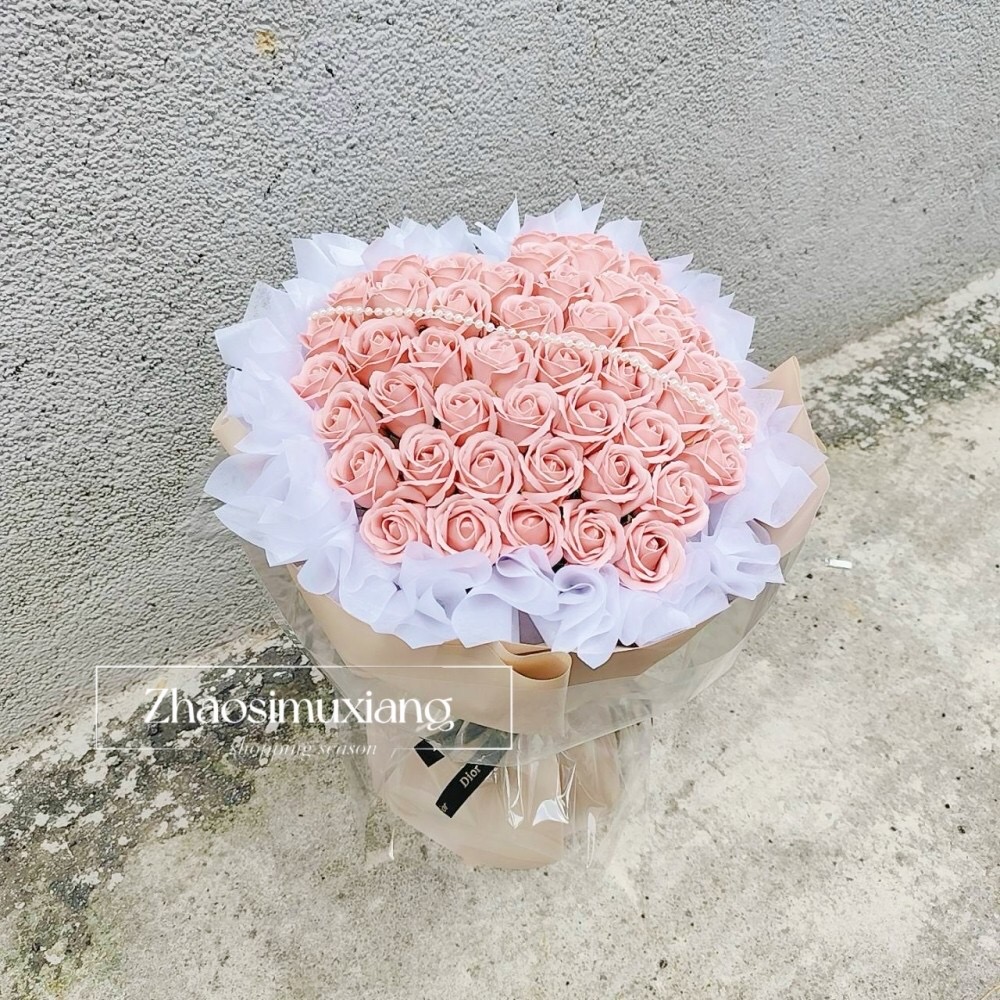噴錢心型花束