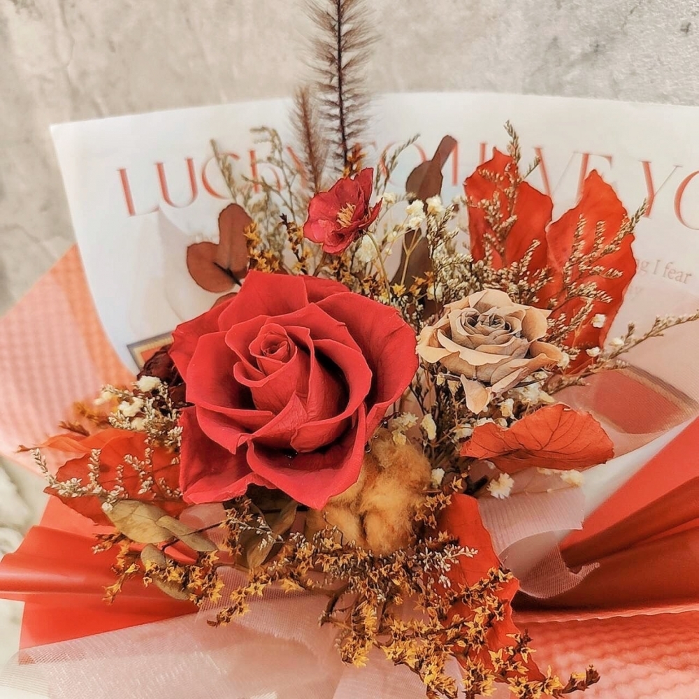 烈火熱情 橘紅永生花束