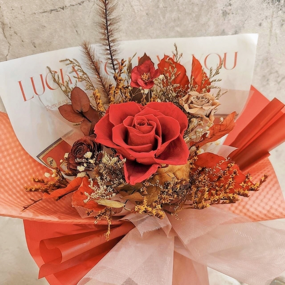 烈火熱情 橘紅永生花束