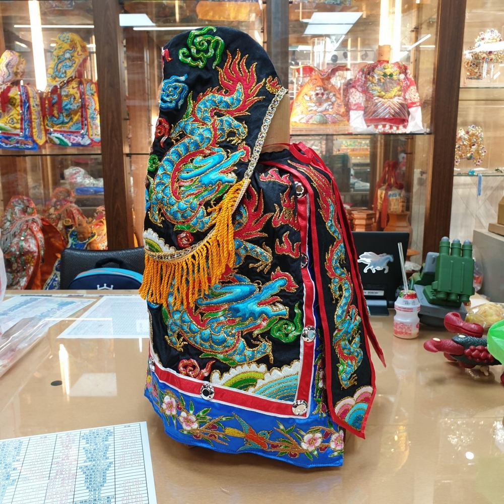 繡線凸龍袍